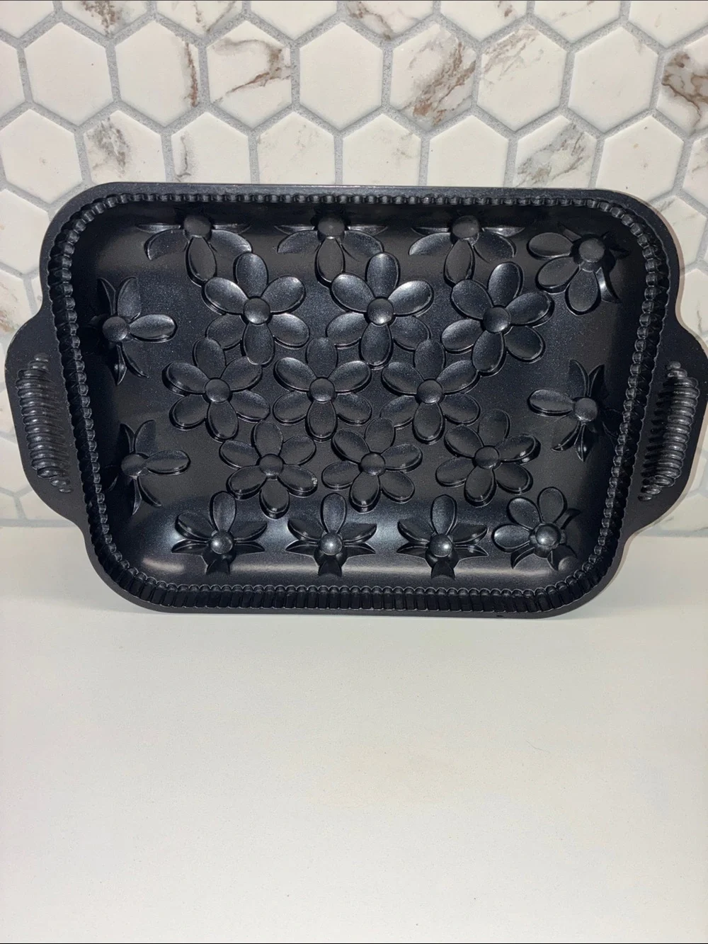 NORDIC WARE (EUC) Daisy Cake Pan With Two Handles Black Floral Cast Iron 10 Cup.